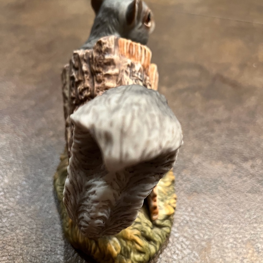 Vintage Masterpiece Porcelain Squirrel Figure by HOMCO 1986 - Picture 4 of 7